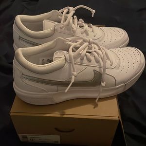 NIKE ZOOM COURT LITE 3 WOMENS 9.5